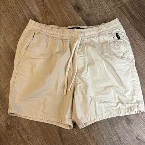 Hollister Men’s Medium Cream Color Jogger Shorts